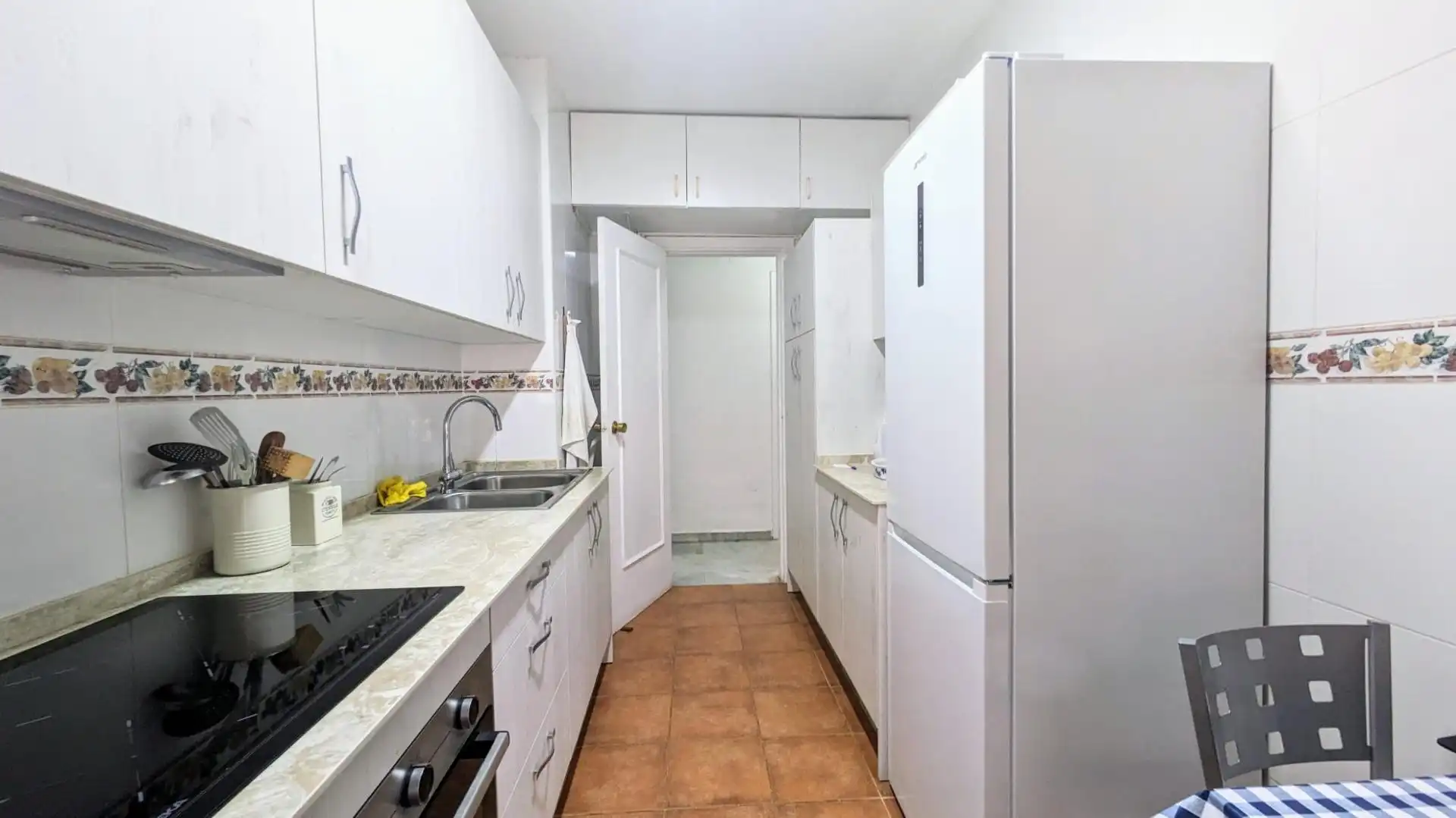 Cocina de Piso de alquiler en Fuengirola con Aire acondicionado, Calefacción y Jardín privado