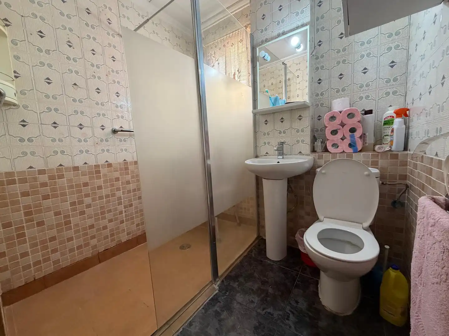 Baño de Piso en venta en Dolores con Aire acondicionado, Amueblado y Horno
