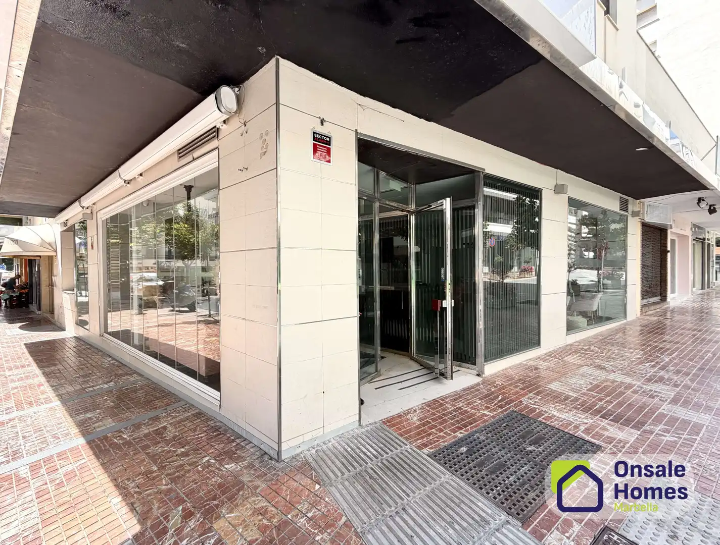 Commercial properties for transfer in Marbella  with Air Conditioner and Alarm