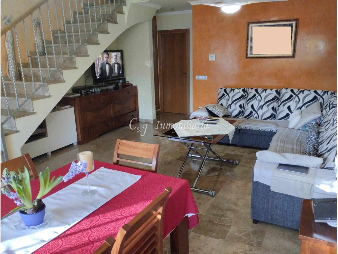 Sala d'estar de Casa adosada en venda en Sagunto / Sagunt amb Aire condicionat, Calefacció i Jardí privat