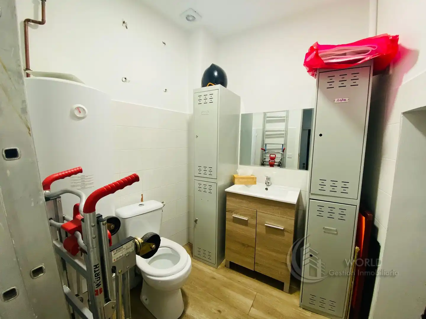 Baño de Local en traspaso en Madrid con Aire acondicionado, Calefacción y Amueblado