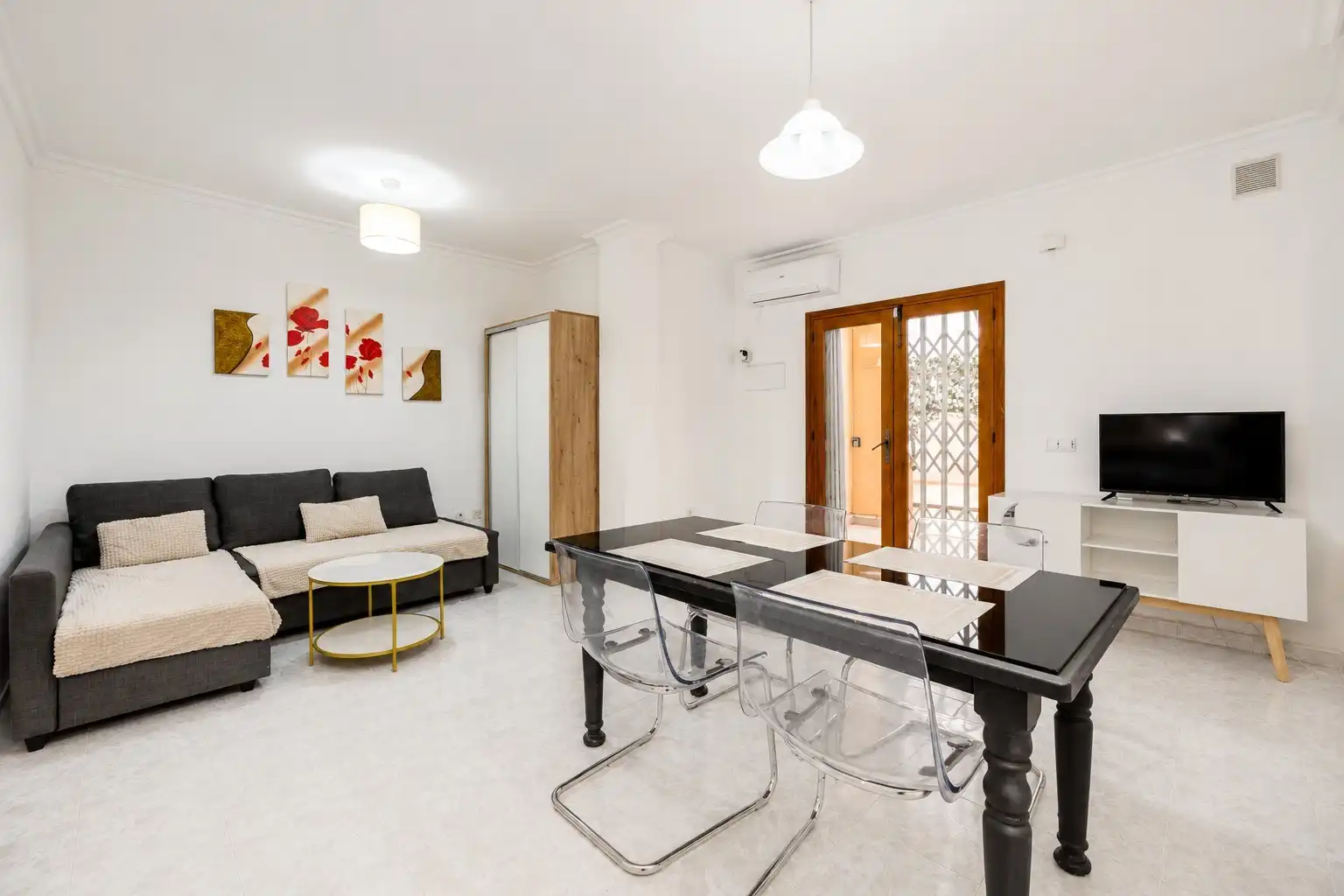 Sala d'estar de Planta baixa en venda en Torrevieja amb Aire condicionat, Moblat i Rentadora