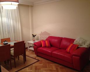 Sala d'estar de Pis de lloguer en Salamanca Capital amb Calefacció, Parquet i Moblat