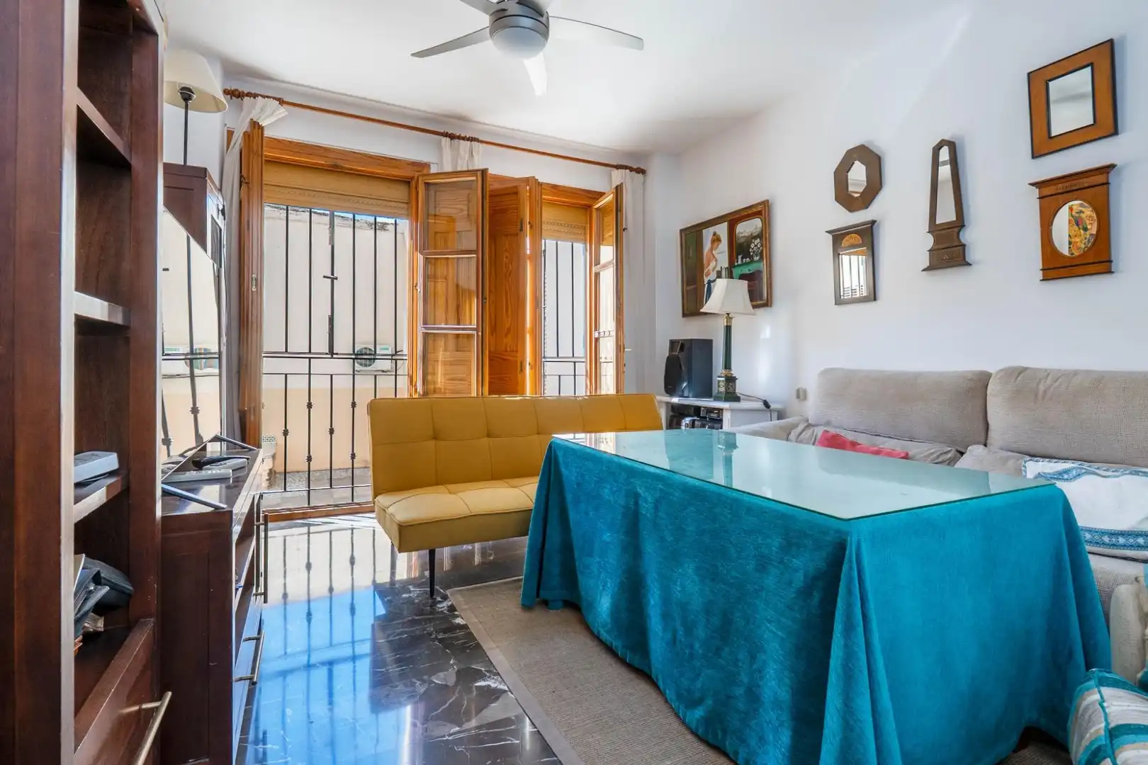 Living room of Flat for sale in Granada  with Heating and Furnished