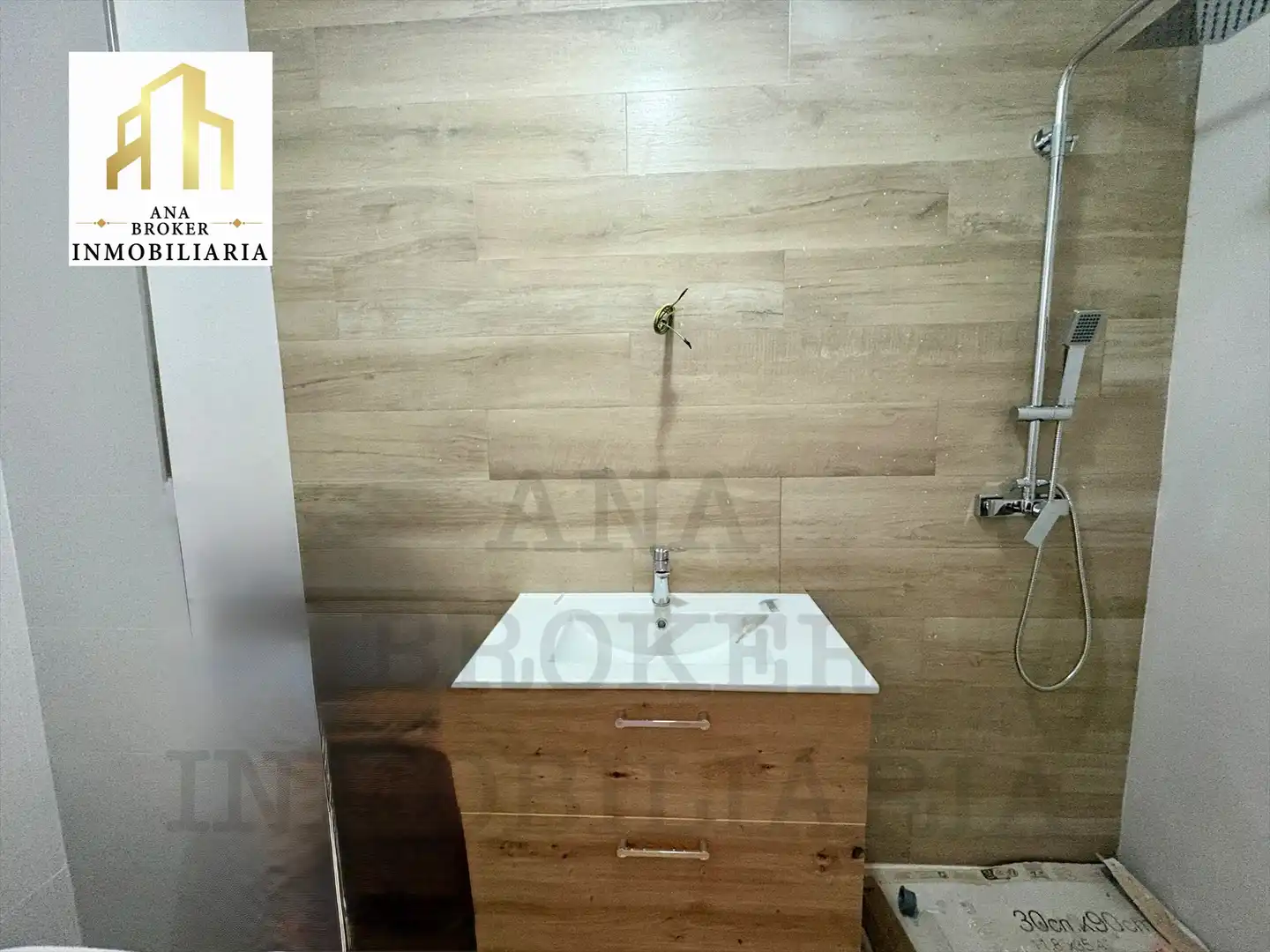 Bany de Apartament en venda en Ronda amb Balcó