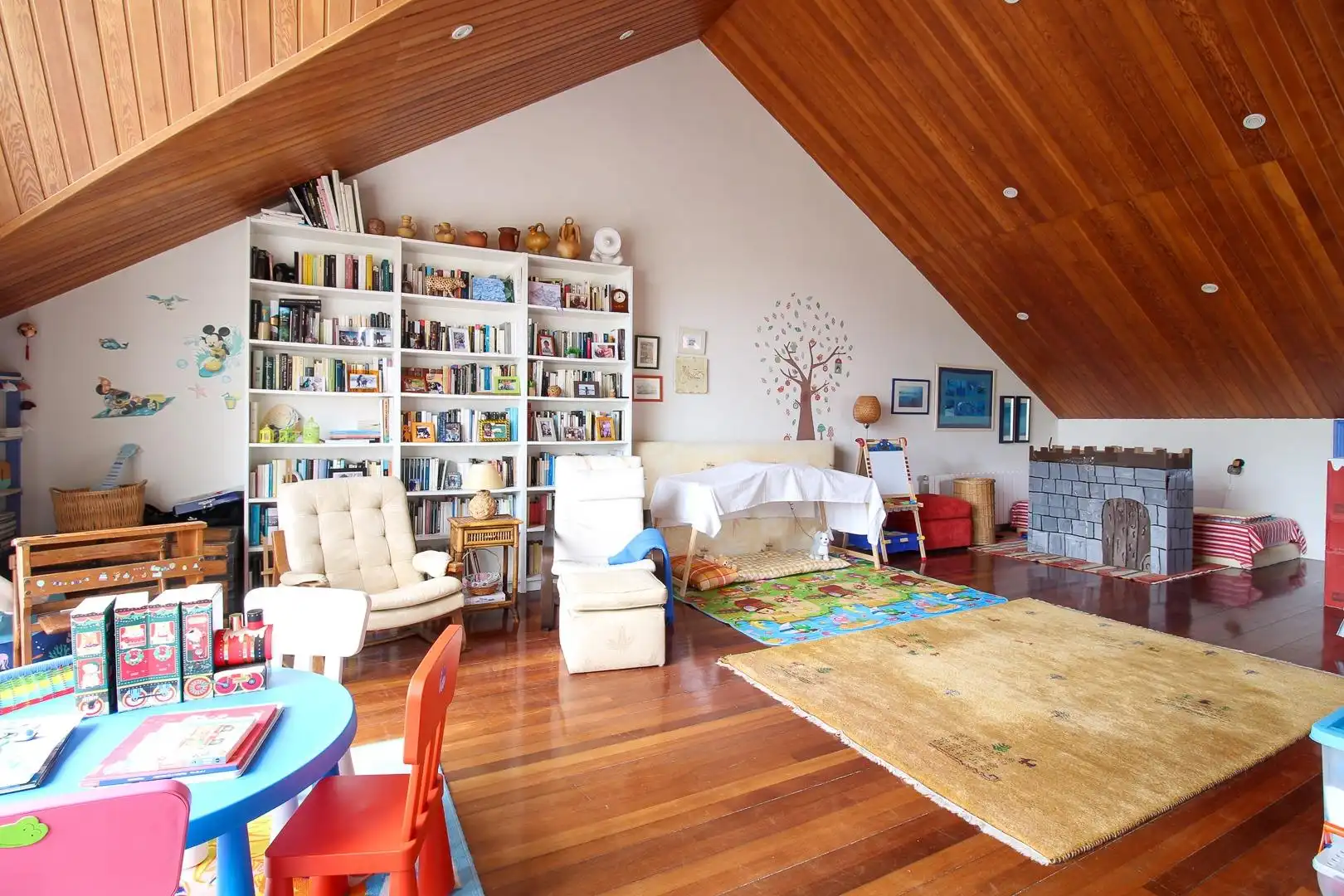 Sala d'estar de Casa adosada en venda en Piélagos amb Calefacció, Jardí privat i Parquet
