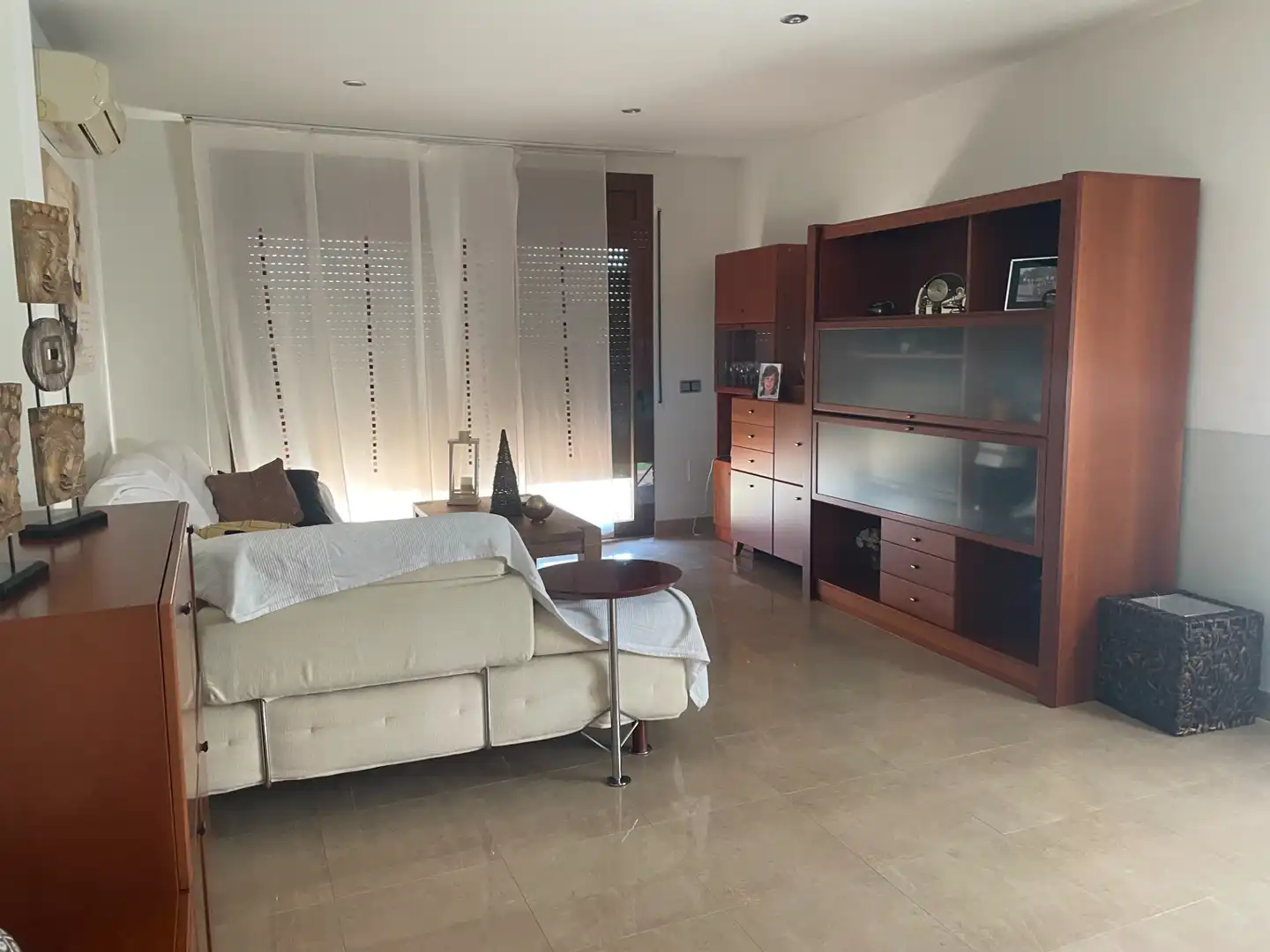Sala de estar de Casa o chalet en venta en Llambilles con Aire acondicionado, Calefacción y Jardín privado