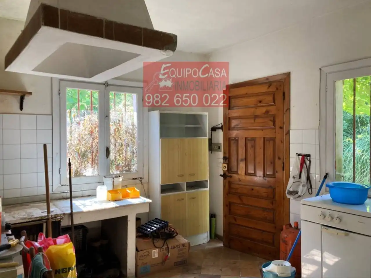 Cuina de Casa o xalet en venda en Begonte amb Jardí privat, Terrassa i Alarma