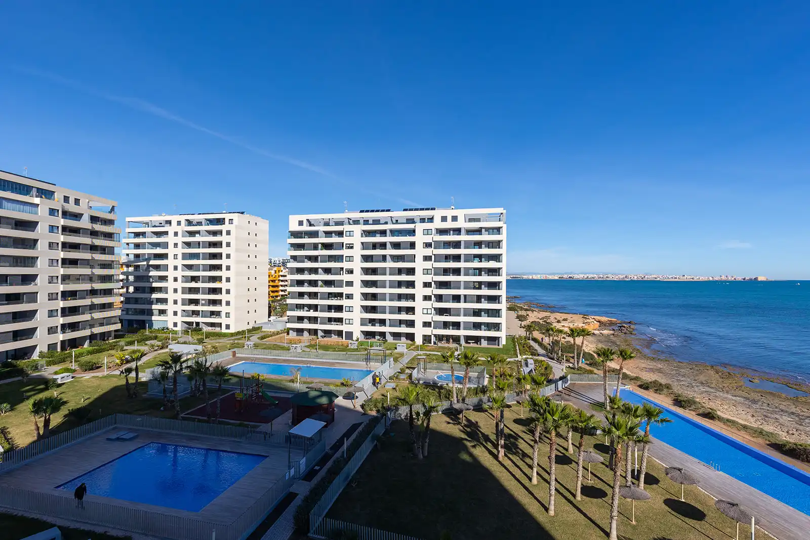 Piscina de Apartament en venda en Torrevieja amb Terrassa, Traster i Moblat