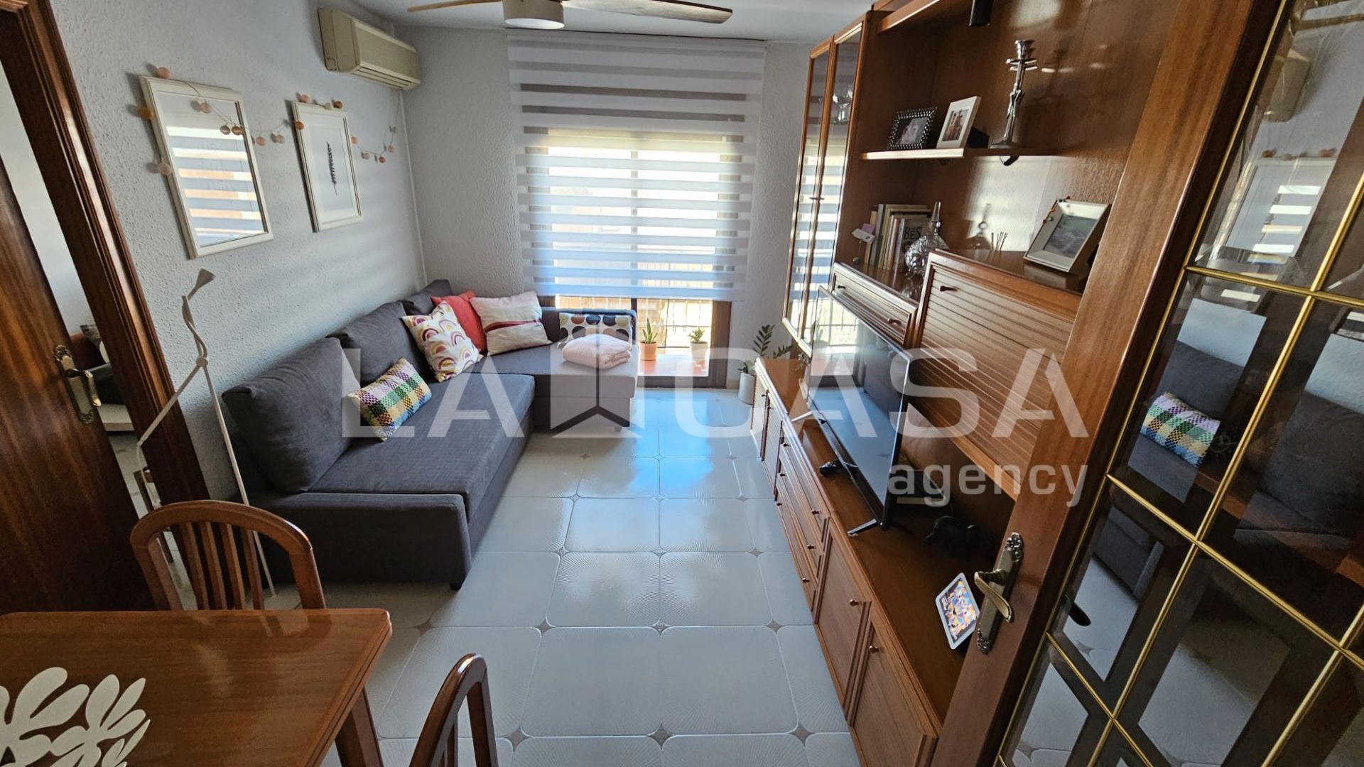 Living room of Flat for sale in Santa Coloma de Gramenet  with Air Conditioner, Heating and Oven