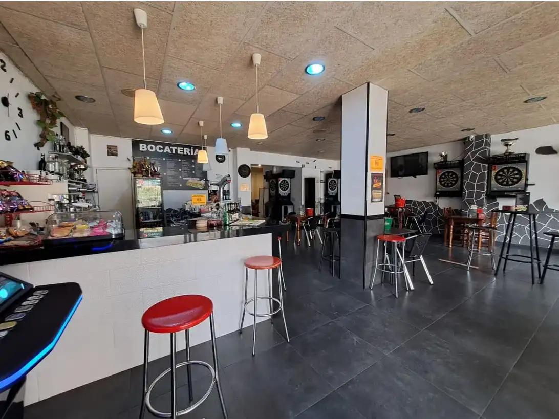 Local comercial en venta en Llevant, imagen 2