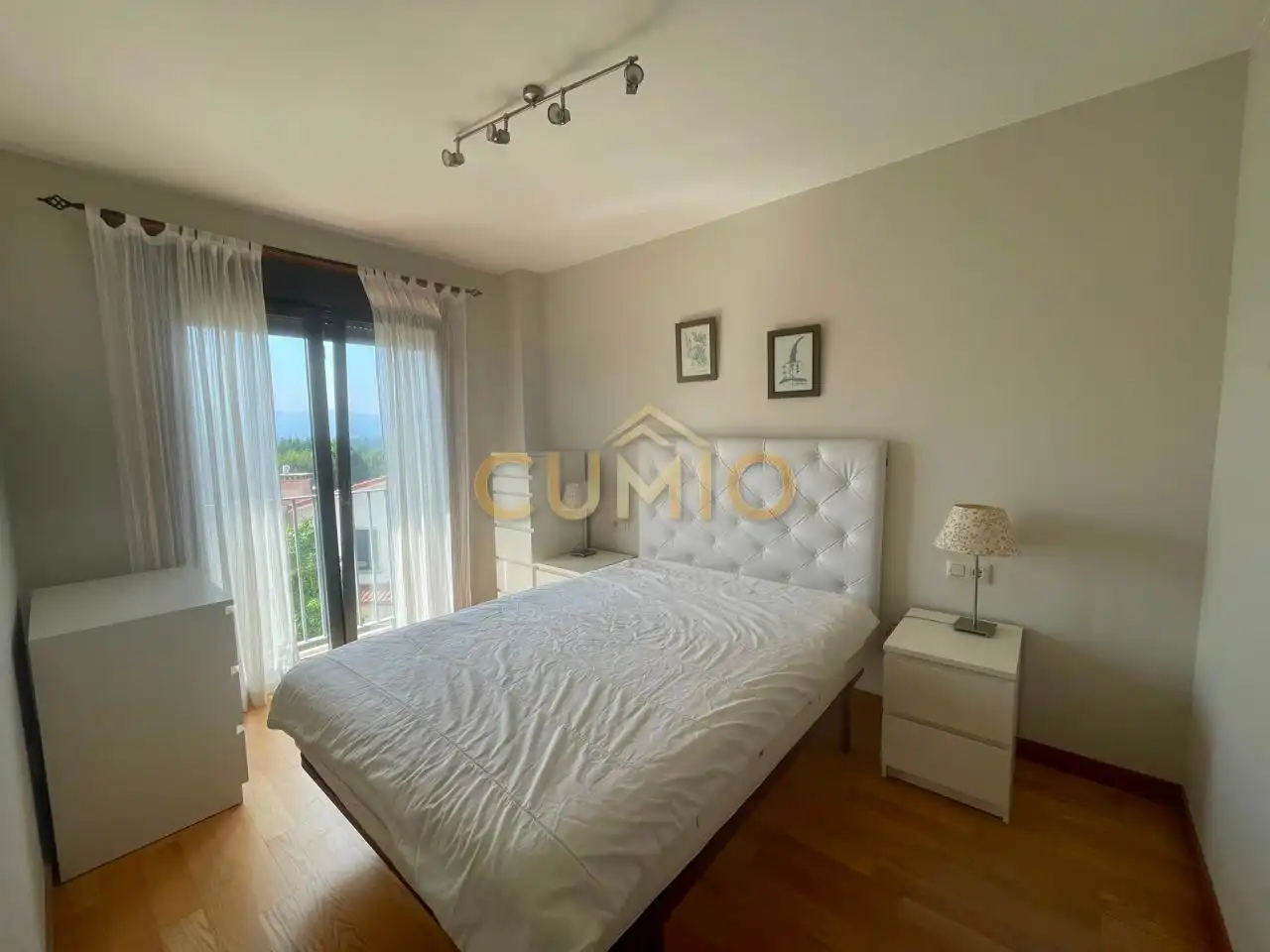 Dormitori de Apartament de lloguer en Nigrán amb Calefacció i Moblat