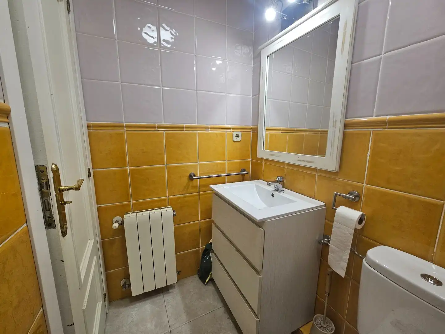 Bany de Apartament de lloguer en Madrid amb Calefacció