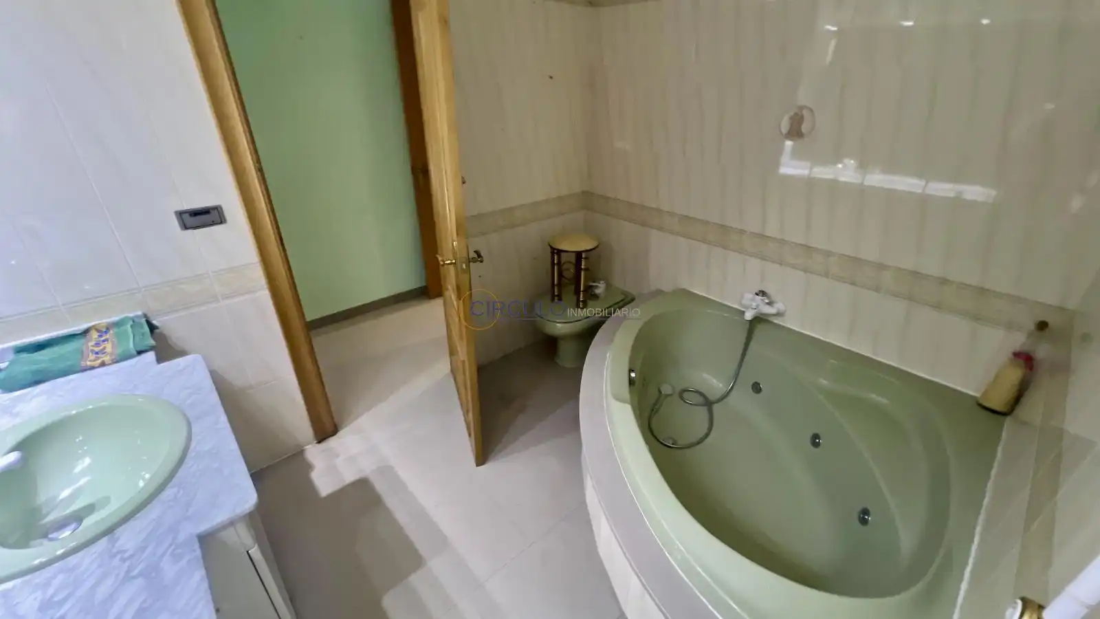 Baño de Piso en venta en Lorca con Aire acondicionado, Terraza y Amueblado