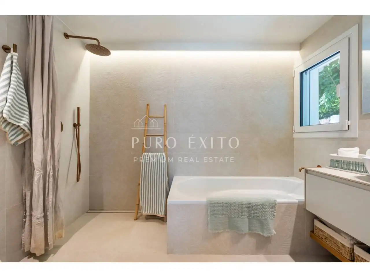 Badezimmer von Haus oder Chalet zum Verkauf in Cambrils mit Heizung, Privatgarten und Terrasse