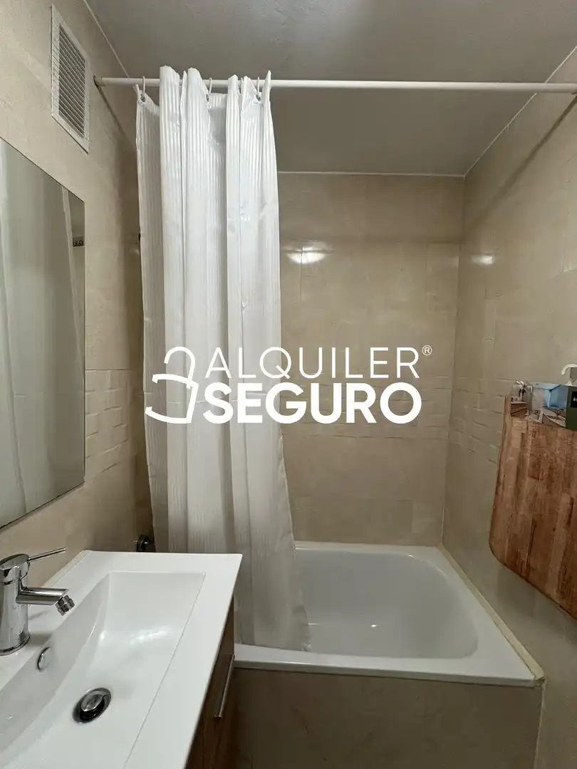 Bathroom of Flat for rent in Puente de Vallecas
