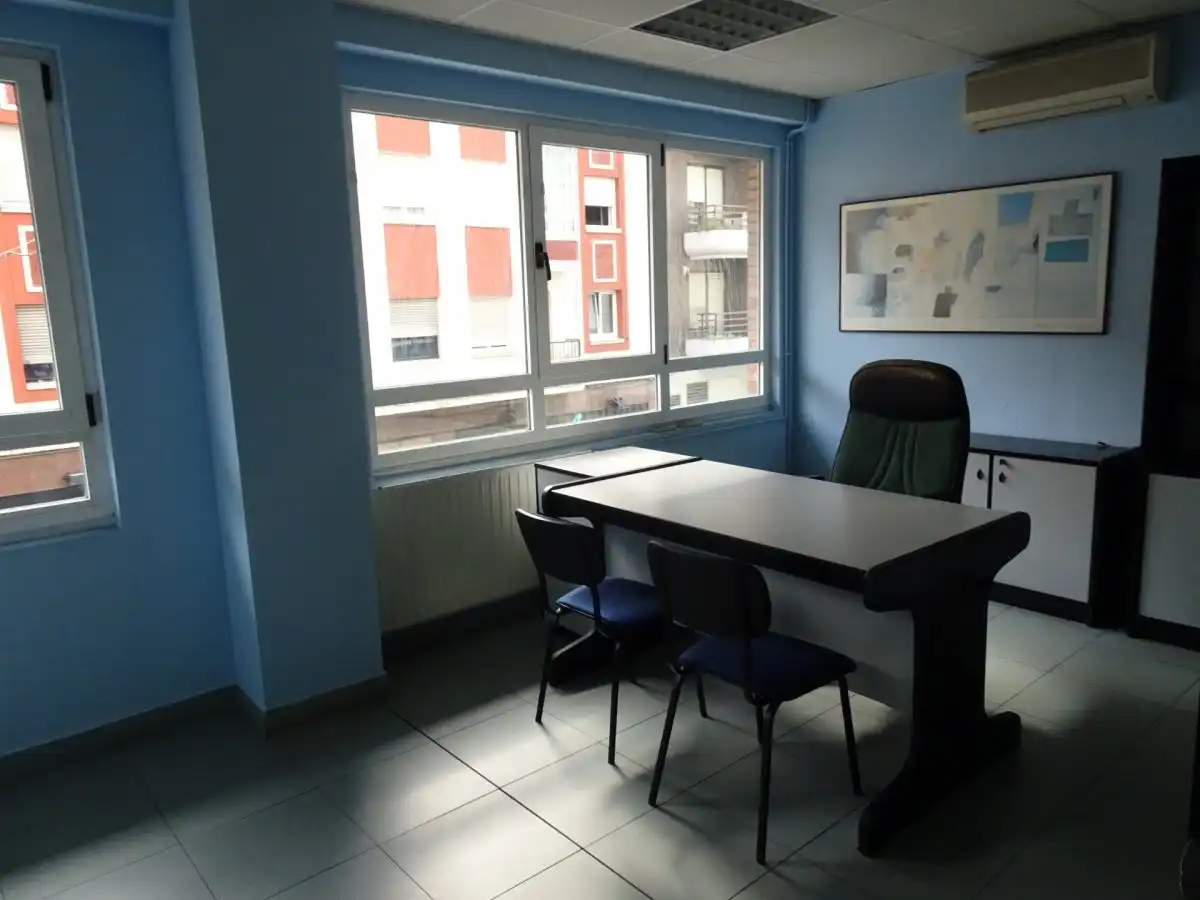 Büro zur Miete in Torrelavega  mit Klimaanlage, Abstellraum und Möbliert