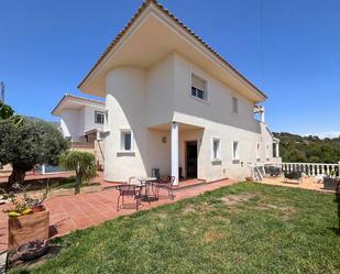 Vista exterior de Casa o xalet en venda en L'Alfàs del Pi amb Aire condicionat, Jardí privat i Terrassa