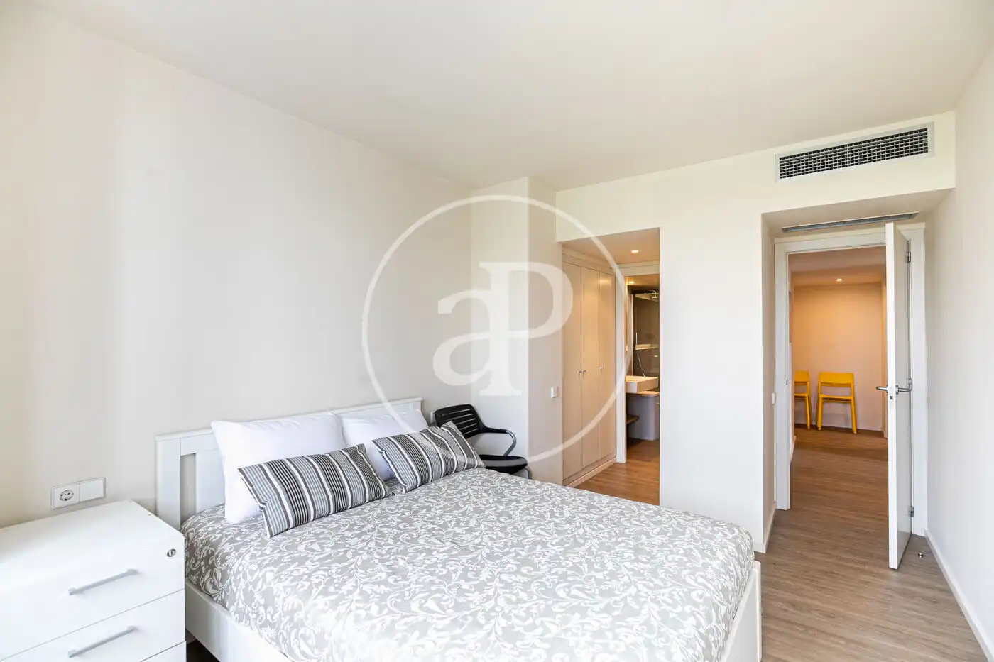 Schlafzimmer von Wohnung zum Verkauf in Barcelona mit Klimaanlage, Heizung und Terrasse