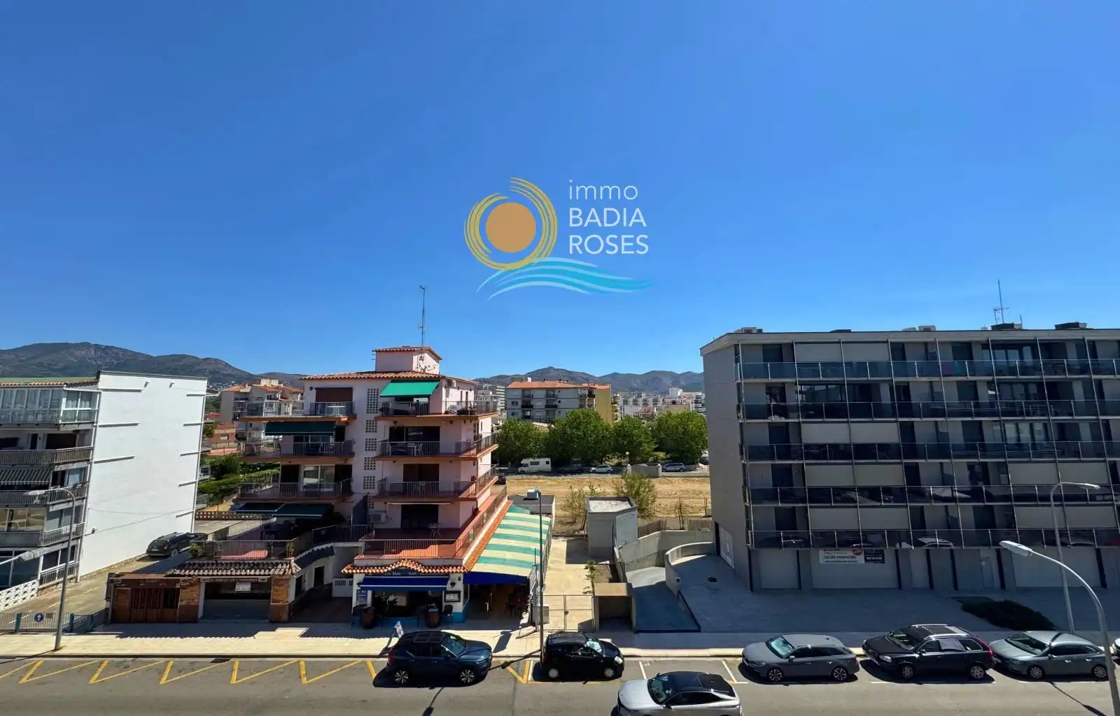 Vista exterior de Pis en venda en Roses amb Calefacció, Terrassa i Moblat