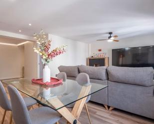 Sala d'estar de Àtic en venda en L'Hospitalet de Llobregat amb Terrassa