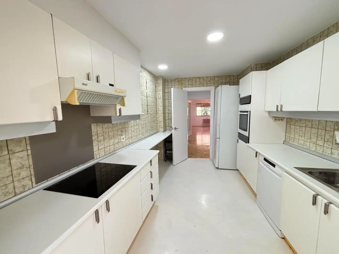 Kitchen of Flat for rent in Madrid  with Air Conditioner, Heating and Private garden