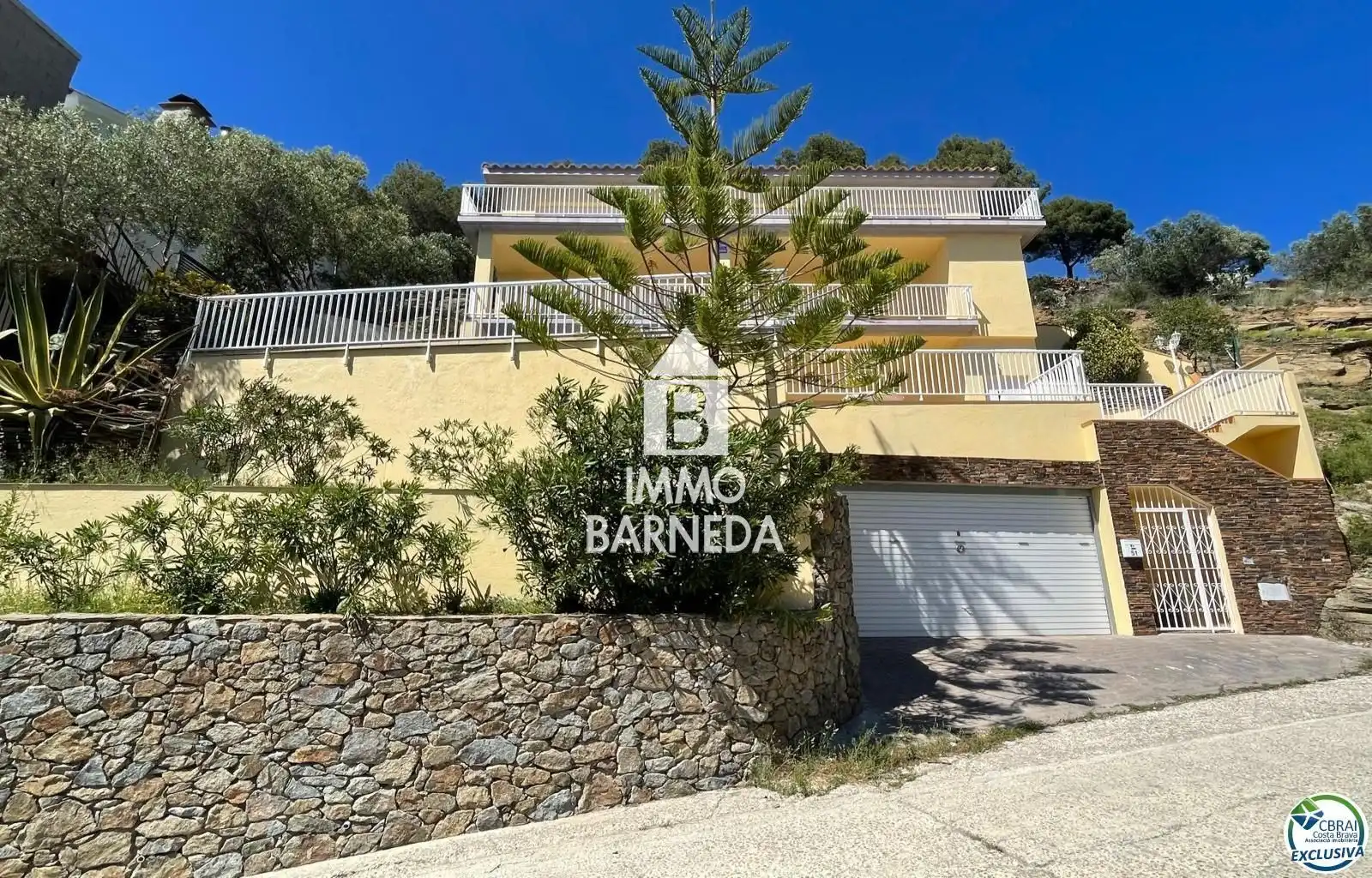 Vista exterior de Casa o xalet en venda en Roses amb Calefacció, Jardí privat i Terrassa