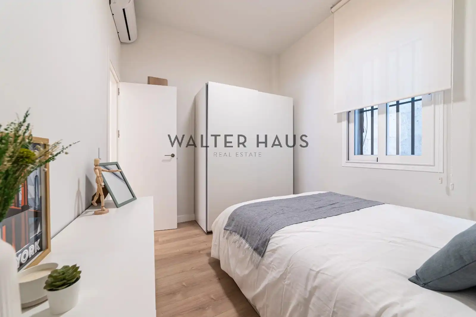 Bedroom of Flat for sale in Madrid  with Air Conditioner, Heating and Furnished