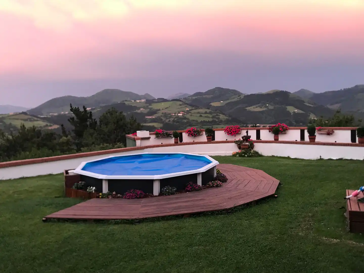 Piscina de Casa o xalet en venda en Mutriku amb Jardí privat, Piscina i Moblat