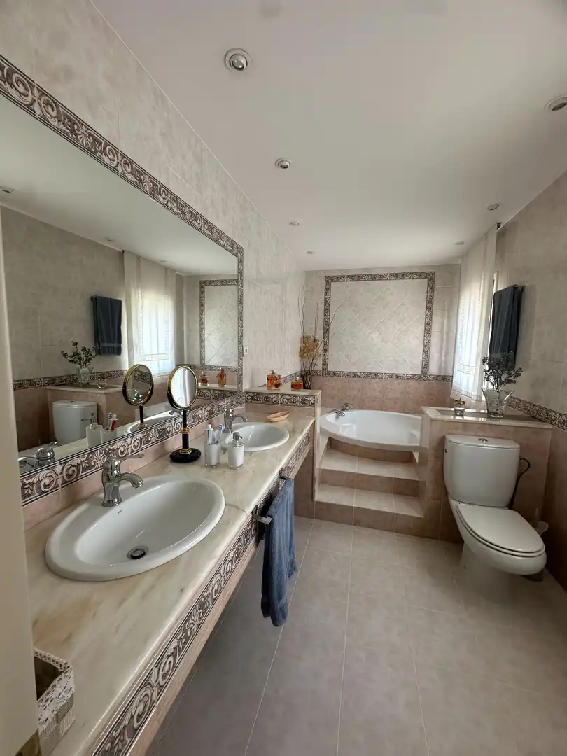 Baño de Casa o chalet en venta en Montornès del Vallès con Aire acondicionado, Calefacción y Jardín privado