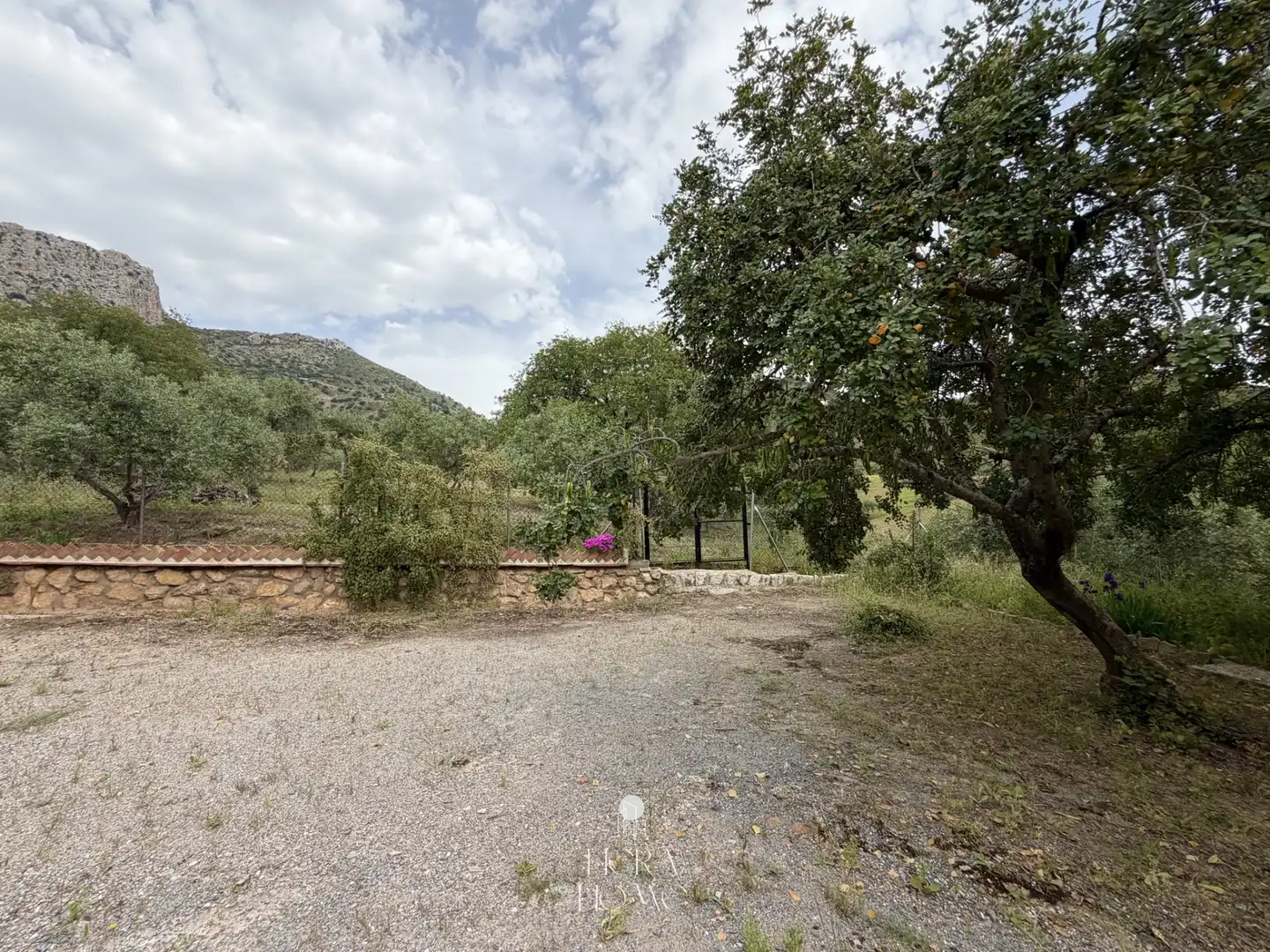 Finca rústica en venta en Álora con Jardín privado y Amueblado