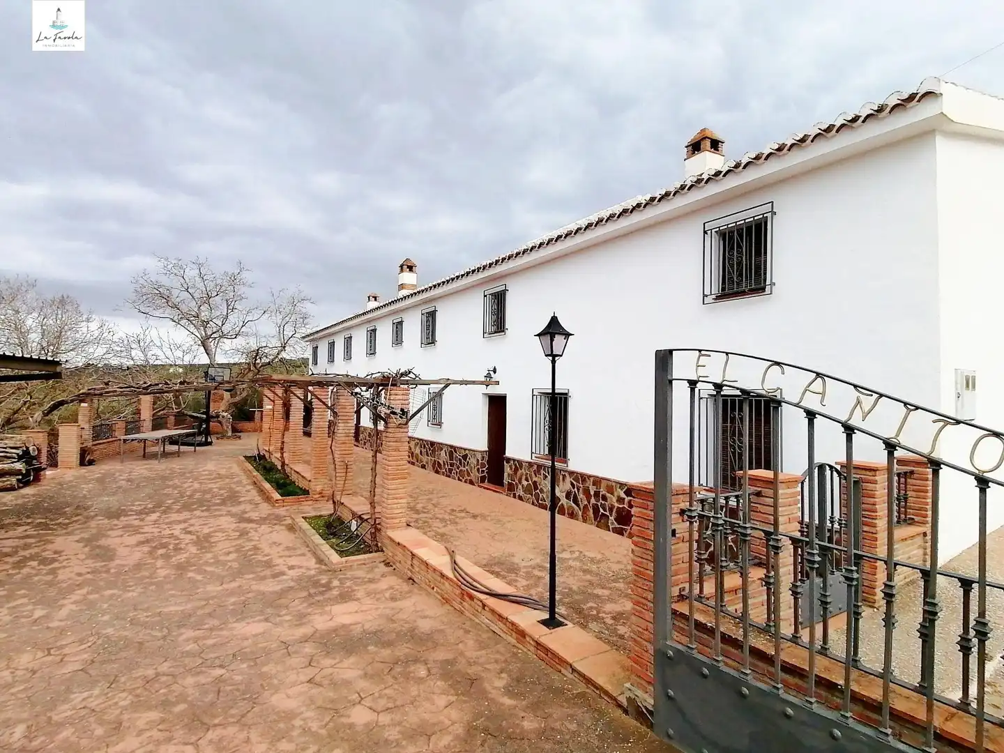 Vista exterior de Casa o xalet en venda en Villanueva del Trabuco amb Jardí privat, Traster i Moblat