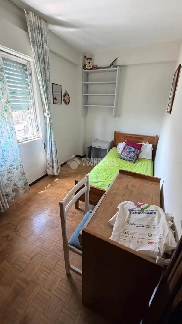 Dormitori de Pis en venda en Madrid amb Calefacció, Parquet i Terrassa