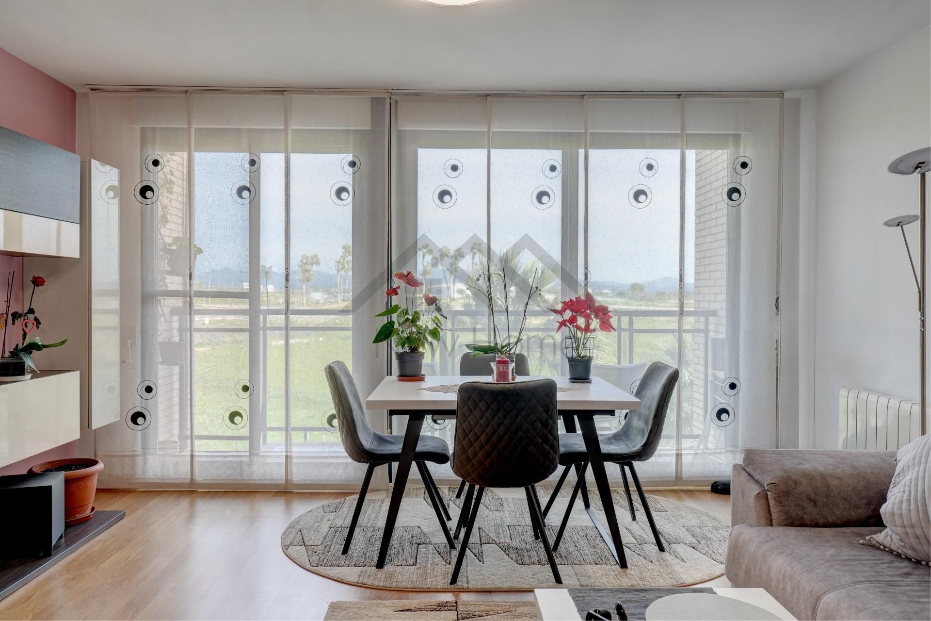 Menjador de Dúplex en venda en La Pobla de Vallbona amb Terrassa, Traster i Balcó