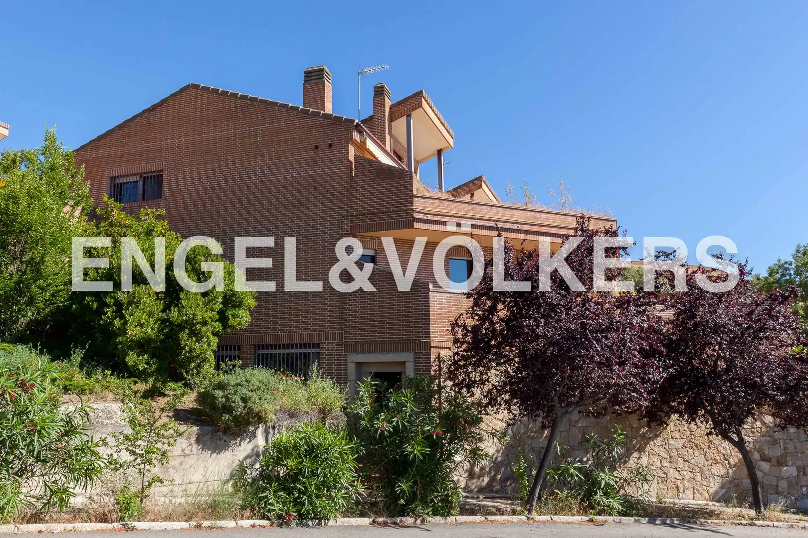 Vista exterior de Casa o chalet en venta en San Lorenzo de El Escorial con Calefacción