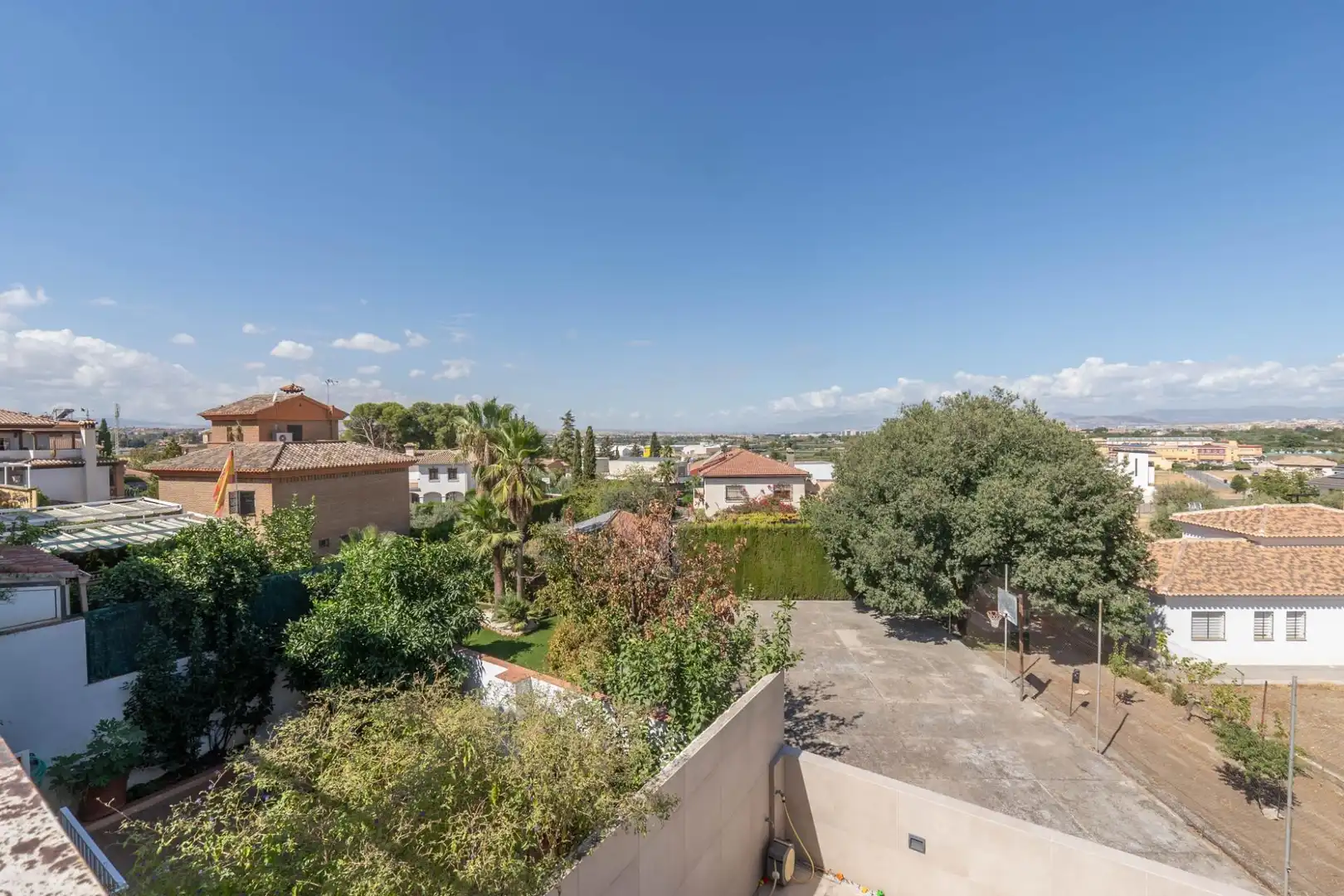 Vista exterior de Casa adosada en venda en Cájar amb Calefacció i Terrassa