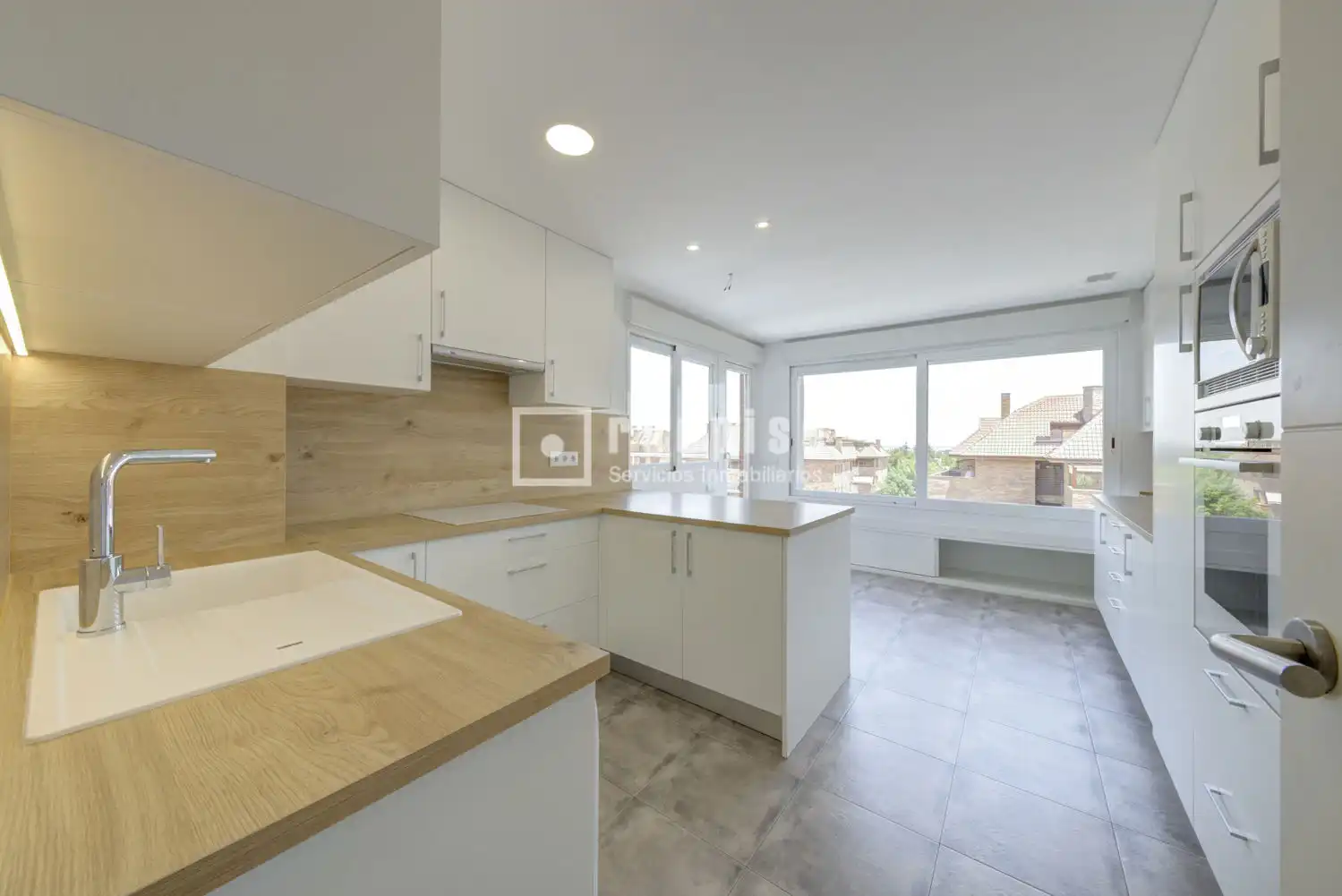 Cocina de Ático en venta en Pozuelo de Alarcón con Calefacción, Jardín privado y Terraza