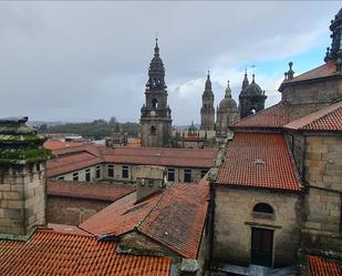 Vista exterior de Apartament en venda en Santiago de Compostela  amb Parquet, Terrassa i Balcó