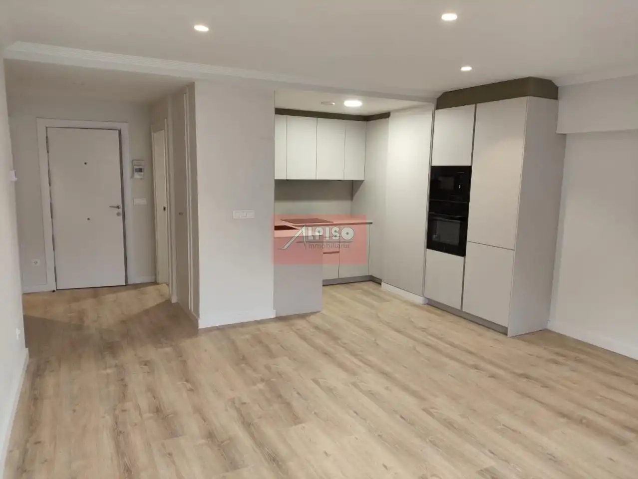 Cuina de Apartament de lloguer en Ourense Capital  amb Calefacció i Balcó