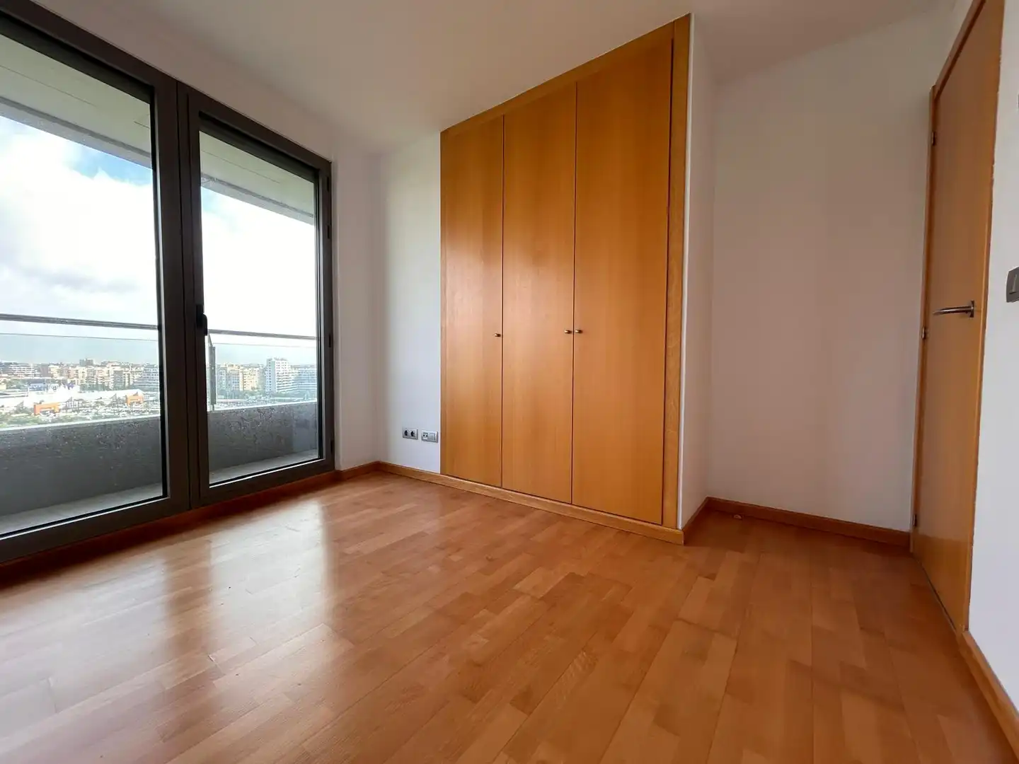 Schlafzimmer von Wohnung zum Verkauf in Mislata mit Klimaanlage, Heizung und Parkett