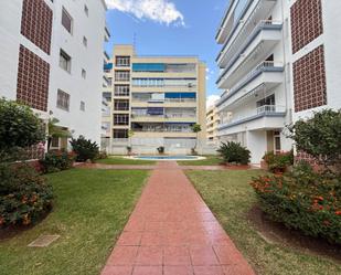 Vista exterior de Planta baixa en venda en Marbella amb Jardí privat, Terrassa i Piscina comunitària