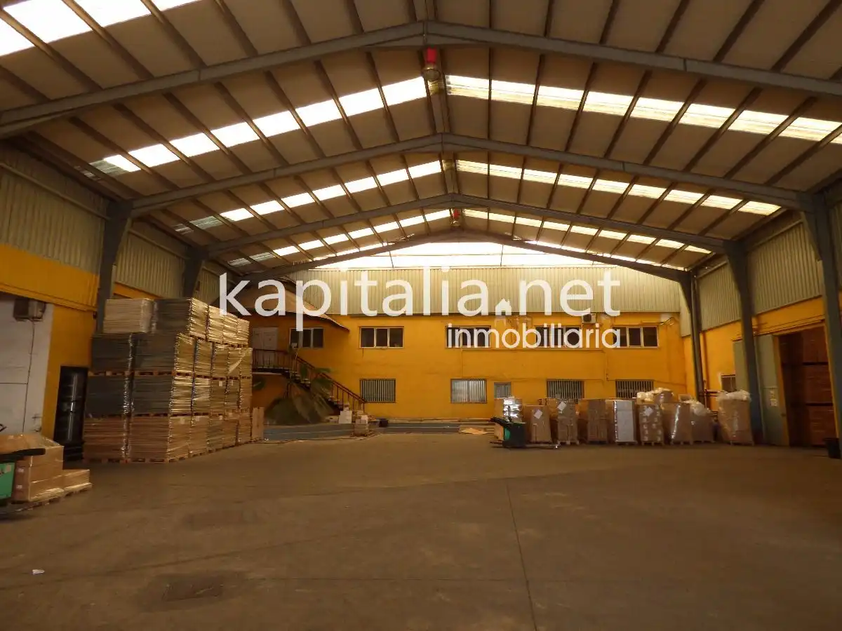Nau industrial en venda a L'Olleria