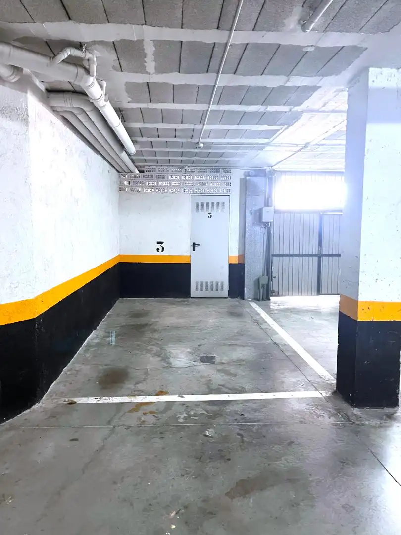 Parking de Piso en venta en Castro-Urdiales con Calefacción, Jardín privado y Parquet
