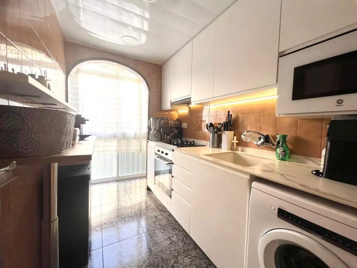 Kitchen of Flat for sale in Cornellà de Llobregat  with Air Conditioner, Furnished and Oven