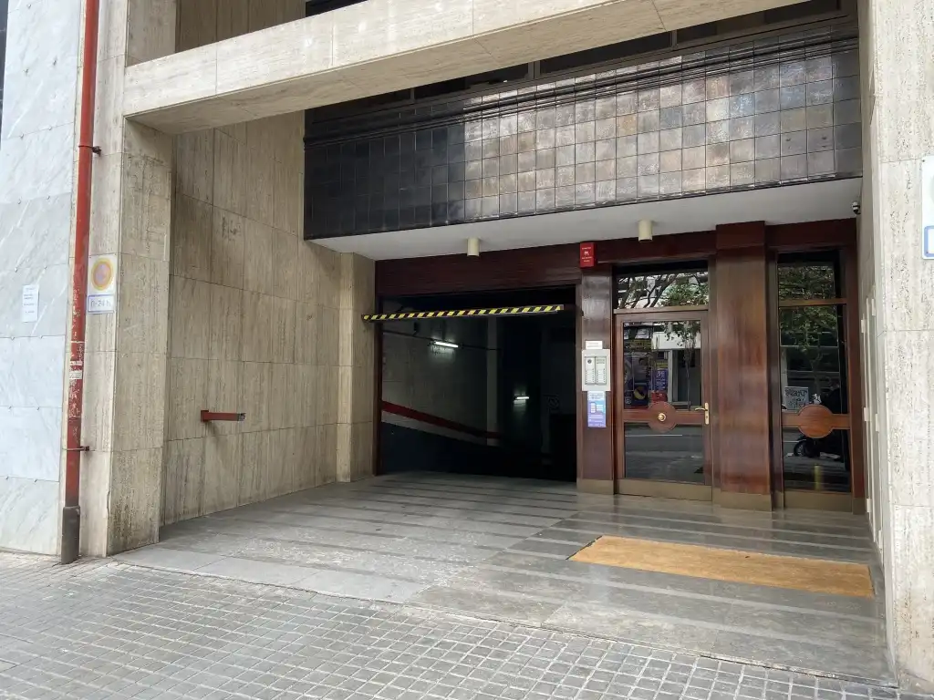 Einzelparkplatz zum Verkauf in Avinguda Josep Tarradellas, imagen 9