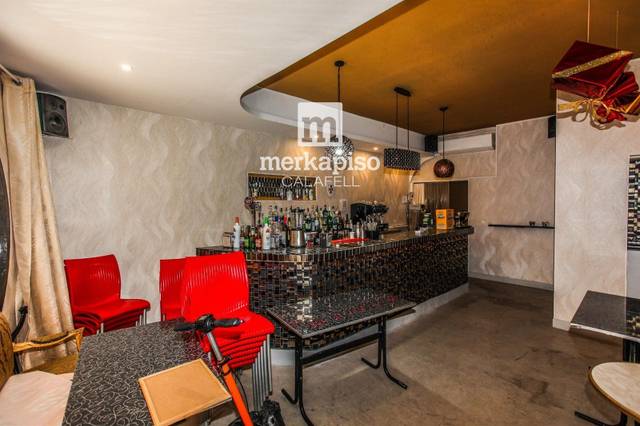 Local comercial en Venta en Àngel Guimerà en Calafell Platja