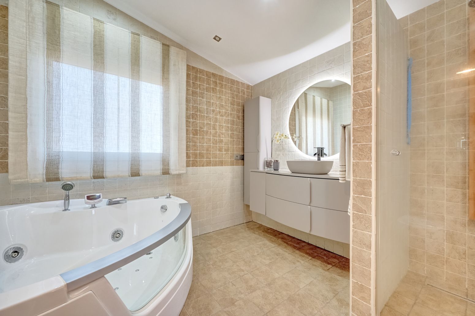 Baño de Casa o chalet en venta en Iza / Itza con Calefacción, Terraza y Trastero