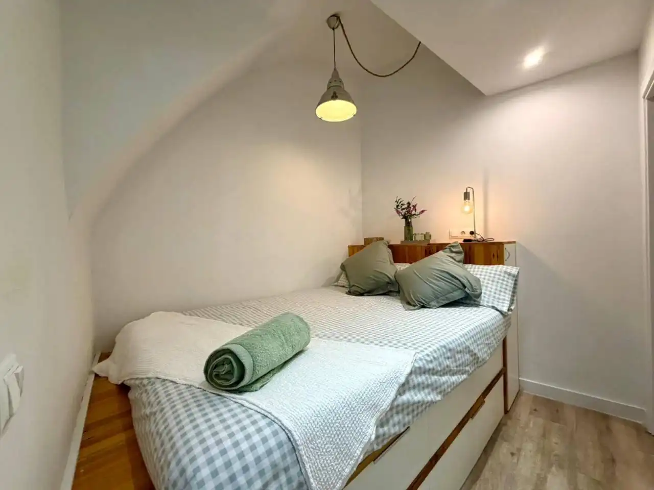 Bedroom of Flat for rent in Barcelona  with Air Conditioner, Heating and Parquet flooring