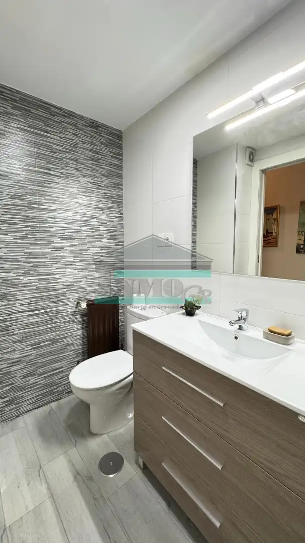 Bathroom of Flat for share in Granada  with Heating, Furnished and Oven