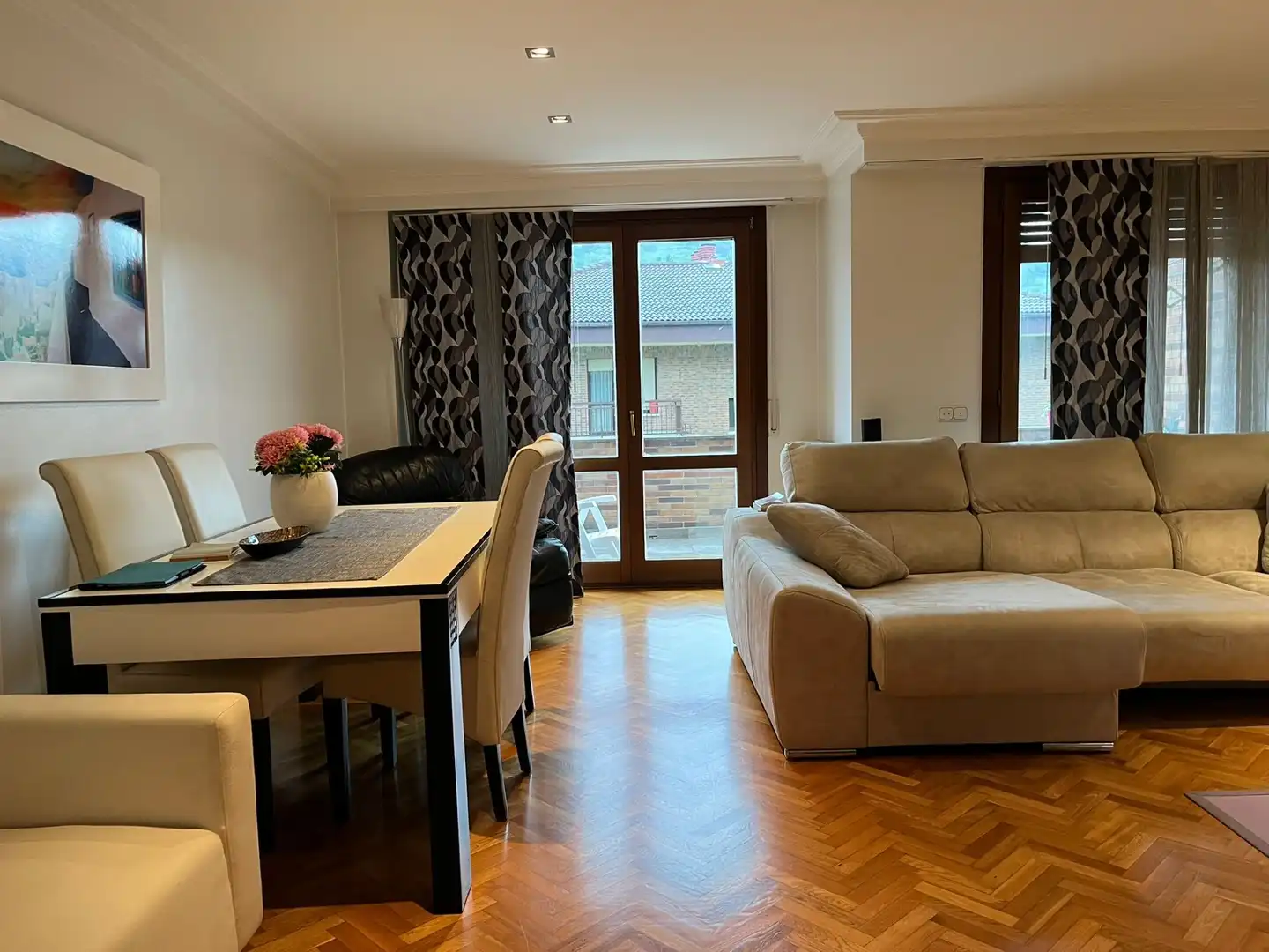 Sala de estar de Casa adosada en venta en Urnieta con Calefacción, Terraza y Trastero